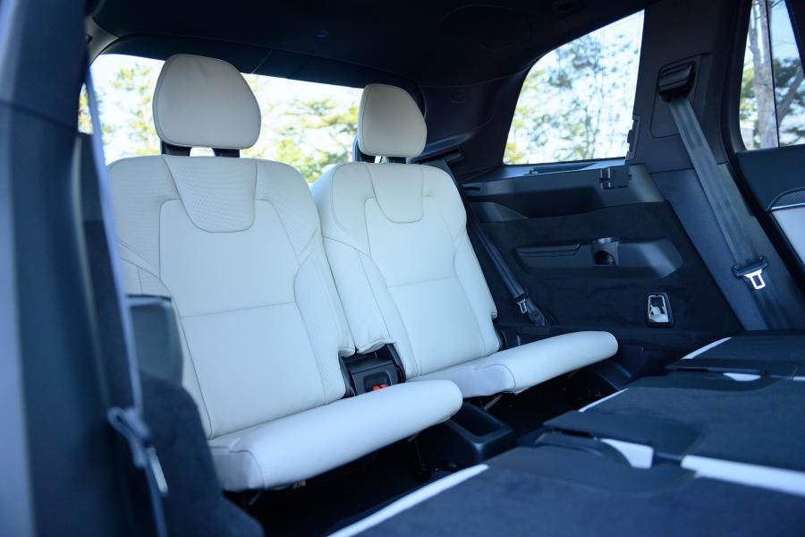 Интерьер Volvo XC90 D5 R-Design 2015 года  (JP) (фото 18 из 33)